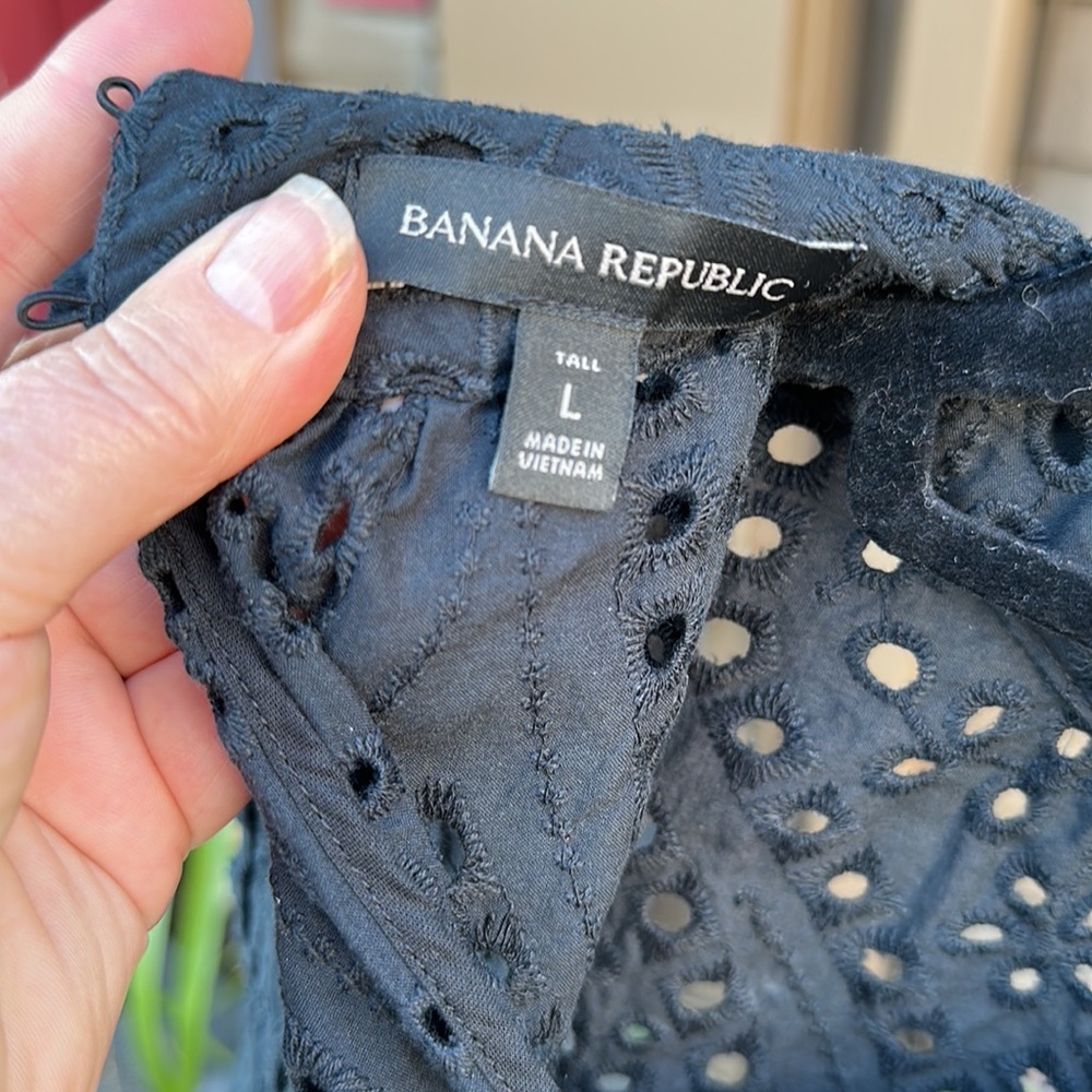 L Tall Banana Republic sweet eyelet muscle top w little flare sleeves, in black - Picture 5 of 12